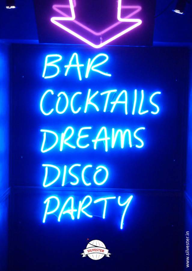 Für alle, die noch Inspiration benötigen, was sie zu Silvester machen sollen, könnte diese Grußkarte zum Jahreswechsel perfekt sein! Zumindest für die Party-wütigen unter euch! Wenn du so jemanen kennst, sende ihm doch diese Grüße!