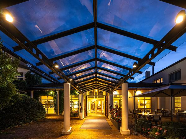 Stilvoll ins neue Jahr: Silvester mit Gala-Buffet & AI-Getränken im Hotel HerzogsPark