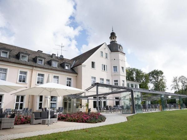 Silvester 2025 am Möhnesee – Feiern & Entspannen im 4★ Haus Delecke