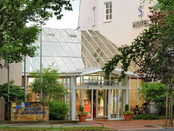 Flyer der Silvesterveranstaltung: Silvesterzauber in Thüringen – Stilvoll ins neue Jahr im Hotel am Schlosspark