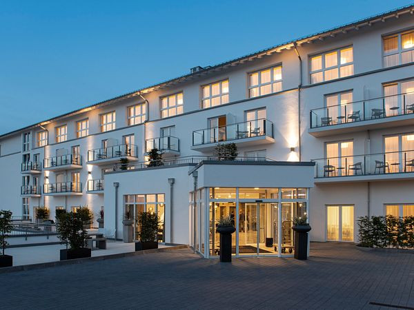 Flyer der Silvesterveranstaltung: Silvester im Victor’s Residenz-Hotel Teistungenburg – Wellness & Party im Eichsfeld