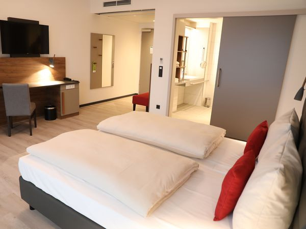 Silvester in Regensburg 2025/2026: Entspannter Jahreswechsel mit Buffet & Puppentheater im Hotel INCLUDiO