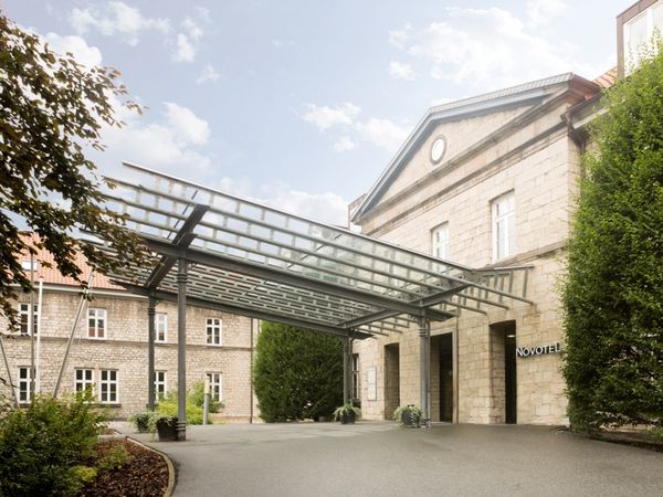 Flyer der Silvesterveranstaltung: Silvesterzauber im Novotel Hildesheim – Feiern Sie stilvoll