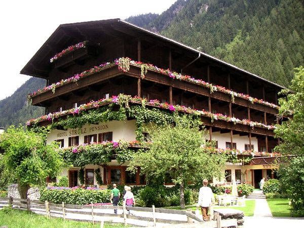 Winterzauber in der Zillertaler Bergwelt 2025/26 – 7 Nächte im Hotel Strolz