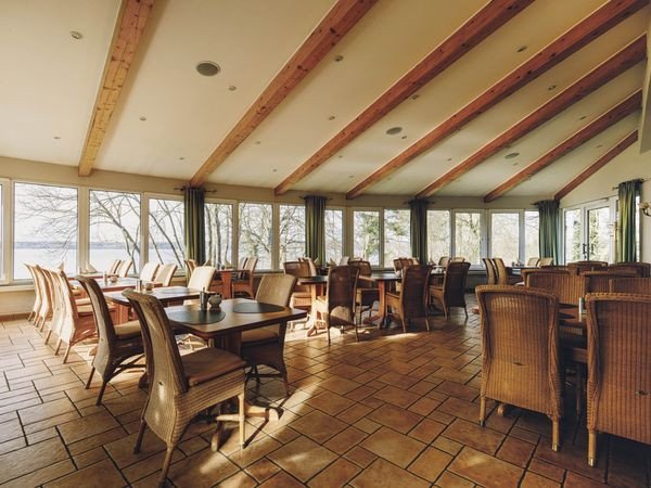 Jahreswechsel am See – 5 Nächte Entspannung, Natur & Silvesterfeier im Seehotel Heidehof