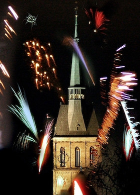 Flyer der Silvesterveranstaltung: Silvestersoiree „Firework for Vocals and Organ“ – Hannover Harmonists in der St.-Andreas-Kirche Hildesheim