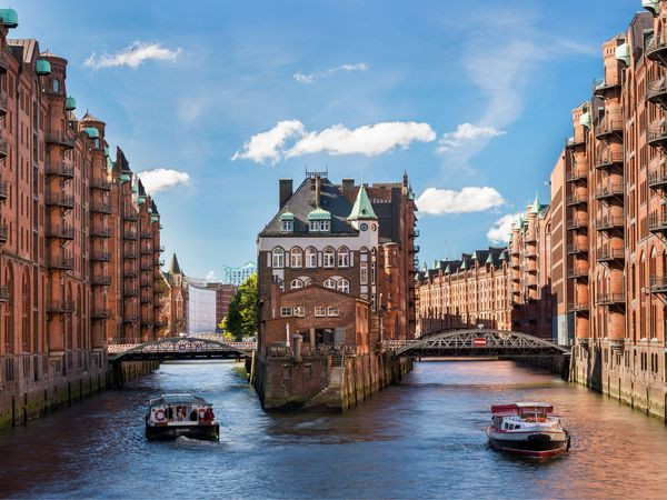 Silvesterparty im Mövenpick Hotel Hamburg – DJ, Mitternachts-Secco & Übernachtung im historischen Wasserturm