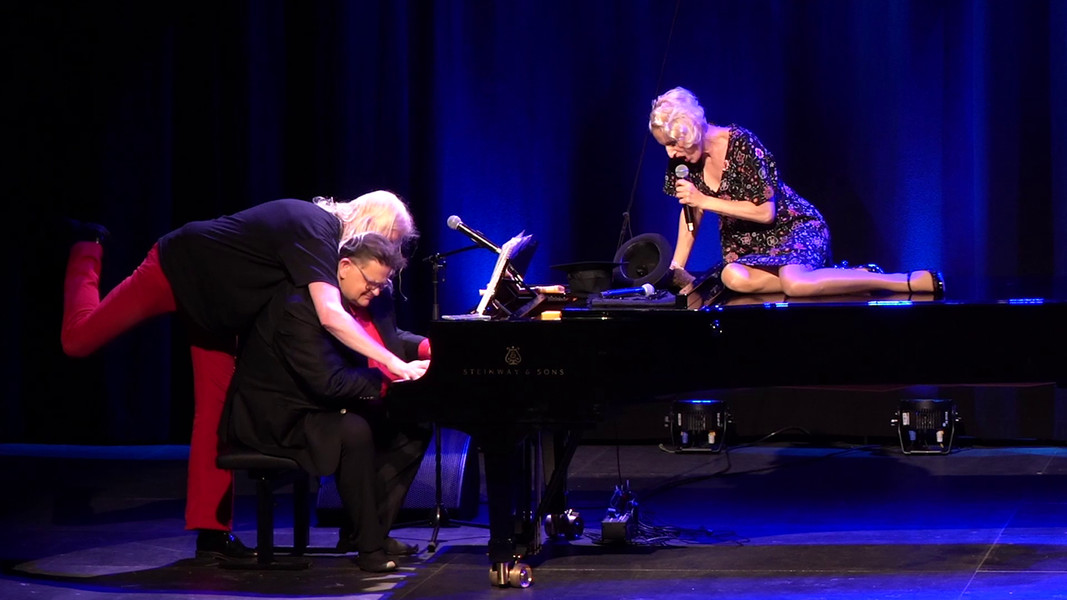 Silvester 2025 in Bensheim | „Blond – frisch getönt!“ im Parktheater