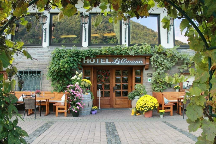 Silvesterveranstaltung: Entspannte Tage an der Mosel plus Silvestergala 2024 im Hotel Lellmann 