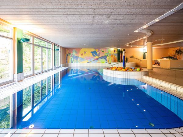 Stilvoll ins neue Jahr: Silvester mit Gala-Buffet & AI-Getränken im Hotel HerzogsPark