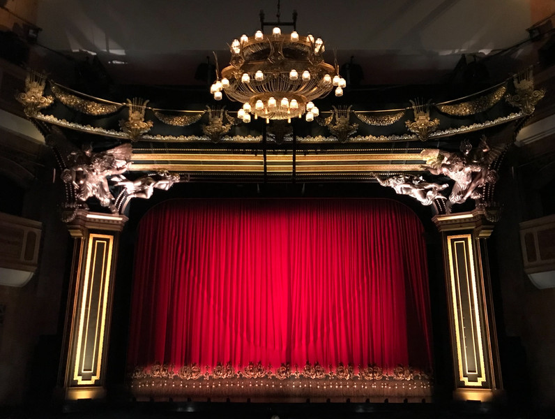 Silvesterveranstaltung: Die lustige Witwe - Theater Wiesbaden