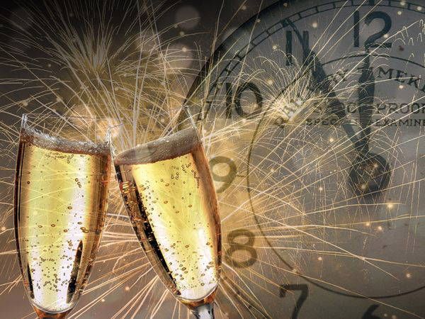 Flyer der Silvesterveranstaltung: Silvester 2025 im DEVA Parkhotel Traunstein – 5 festliche Tage im Chiemgau 