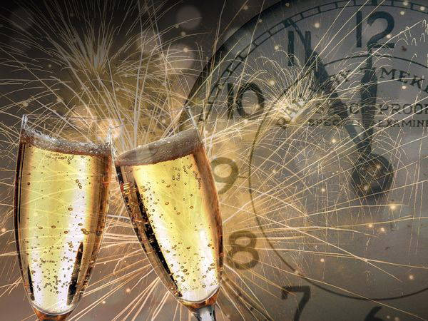 Flyer der Silvesterveranstaltung: Silvester 2025 im DEVA Parkhotel Traunstein – 5 festliche Tage im Chiemgau 