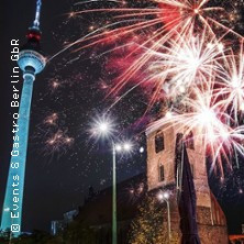 Flyer der Silvesterveranstaltung: Ü30 Silvesterparty 2025 im Haus Ungarn – Feiern unterm Berliner Fernsehturm