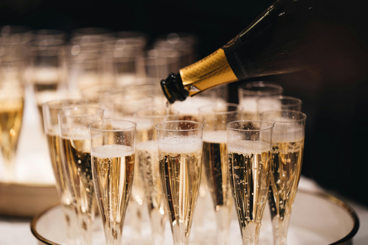 Flyer der Silvesterveranstaltung: Silvesterparty 2025/26 im Conventgarten Rendsburg – Feiern im historischen Ballsaal