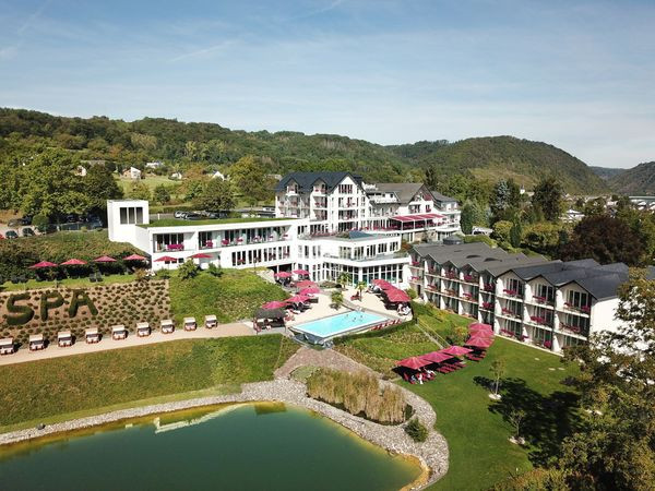 Flyer der Silvesterveranstaltung: Silvester an der Mosel im Moselstern Parkhotel Krähennest