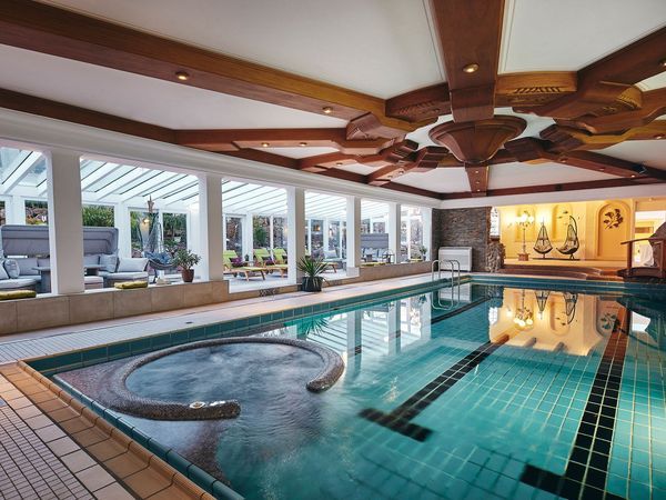 Flyer der Silvesterveranstaltung: Silvesterreise ins Sauerland mit Gala-Dinner & Wellness | 4 Tage im Struck Landhotel & Spa