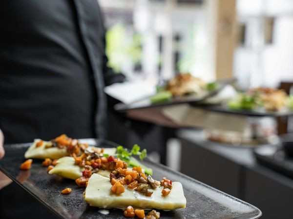 Silvesterurlaub in Bad Urach – 8 Tage im Flair Hotel Vier Jahreszeiten inkl. Silvesterbuffet, DJ & AlbTherme | Schwäbische Alb