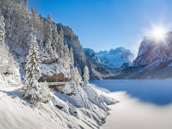 Flyer der Silvesterveranstaltung: Günstige Silvesterreise ins winterliche Salzkammergut im Hotel Rosslwirt