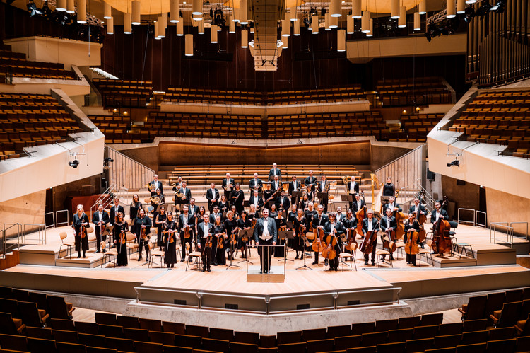 Flyer der Silvesterveranstaltung: Silvesterkonzert 2024 mit den Leipziger Philharmonikern in der Kongresshalle am Zoo Leipzig