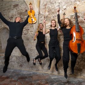 Flyer der Silvesterveranstaltung: Silvesterkonzert – Hexentanz und Feensang