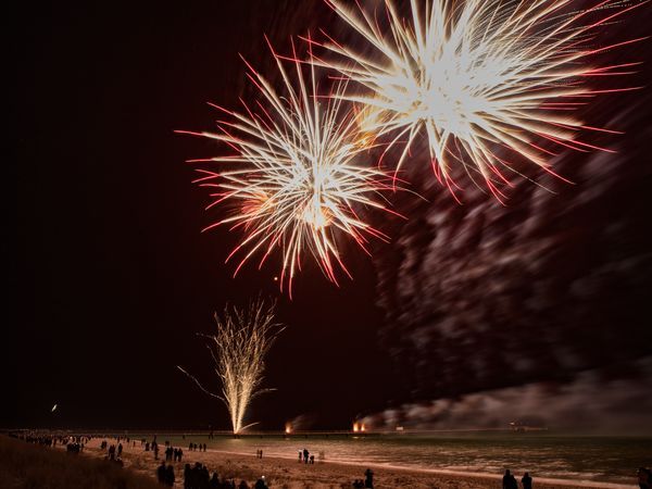 Flyer der Silvesterveranstaltung: Happy End 2025 – Unvergessliches Silvester im Herzen von Rostock