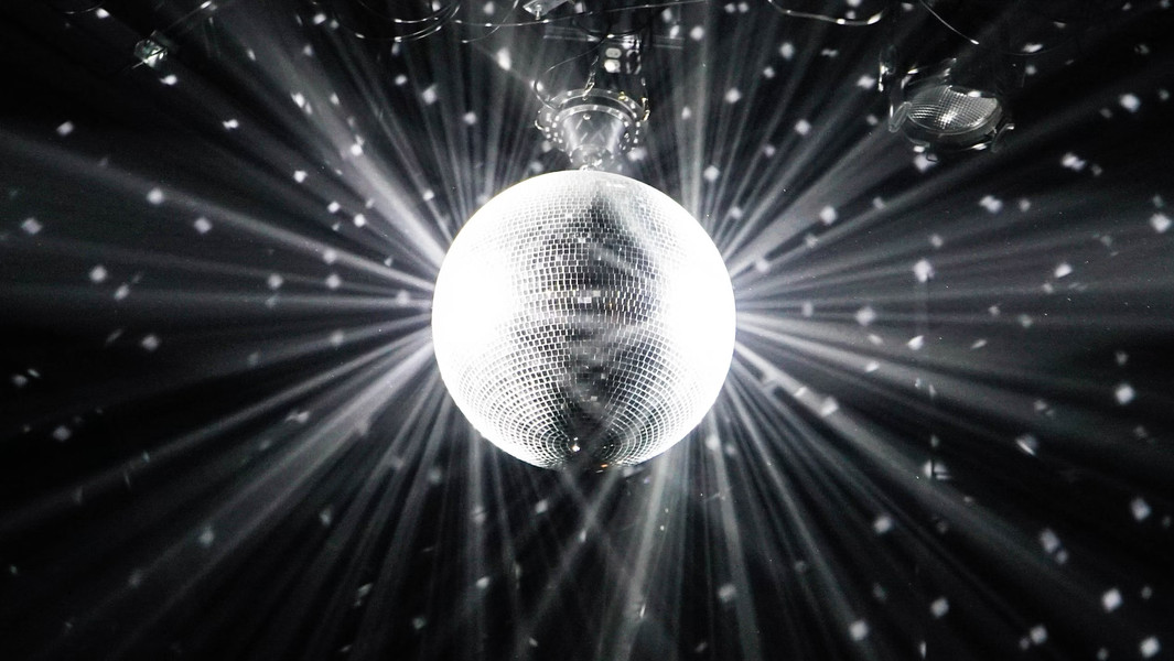 Silvesterveranstaltung: Kaminers Silvester 2024: Jahresendklassiker & Disco-Tanzmusik im academixer