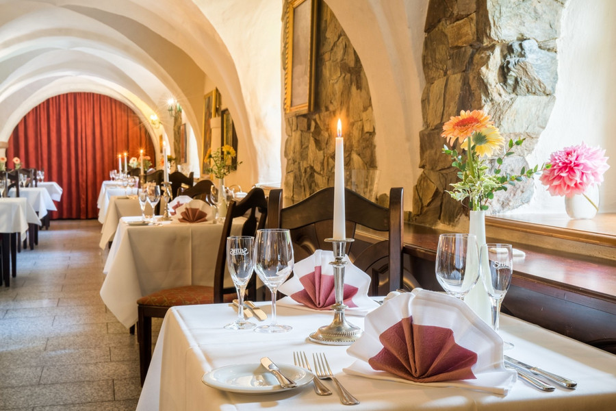 Stilles Silvester 2024 für Genießer im Wasserschloss Klaffenbach Schlosshotel Chemnitz