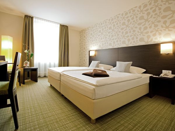 Silvester auf dem Rhein: Schiffsparty mit Buffet & DJ - 3 Tage im Best Western