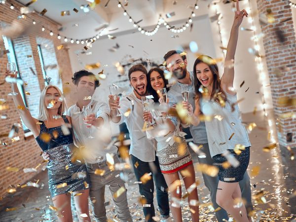 Flyer der Silvesterveranstaltung: Silvester - das Alte verabschieden, das Neue begrüßen im Landhotel Karrenberg