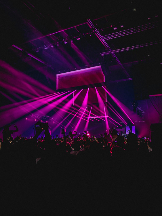 Silvester Party 2025 im Oberstdorf Haus – Eine Reise durch die Jahrzehnte