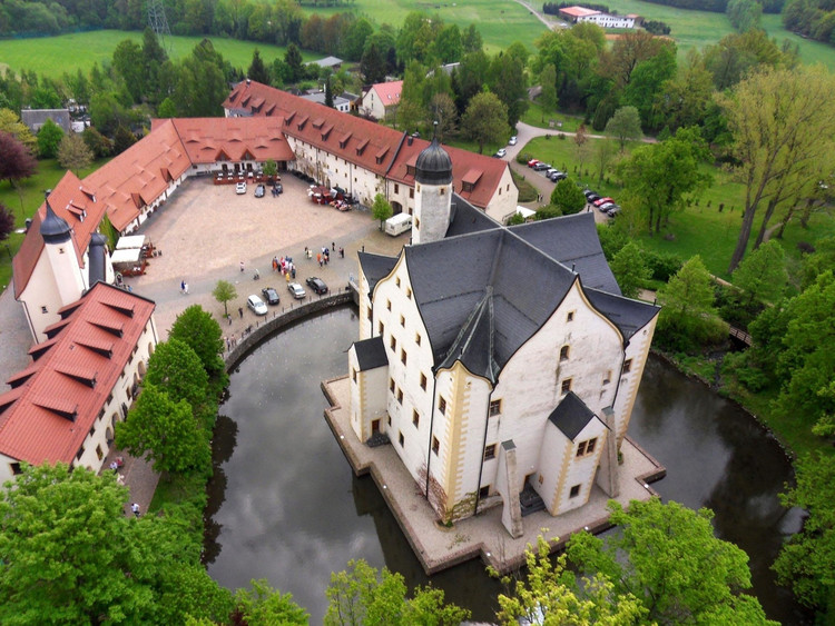 Flyer der Silvesterveranstaltung: Stilles Silvester 2024 für Genießer im Wasserschloss Klaffenbach Schlosshotel Chemnitz