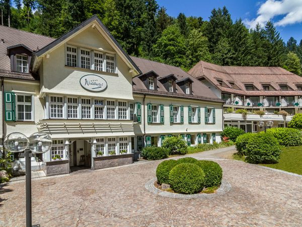 Silvester im Schwarzwald feiern – 5 Nächte im Waldhotel Bad Sulzburg