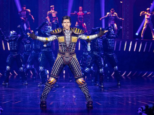 Flyer der Silvesterveranstaltung: Silvester in Bochum mit „Starlight Express“ und Party im Club Prater – 3 Nächte inkl. Musical & Dinner