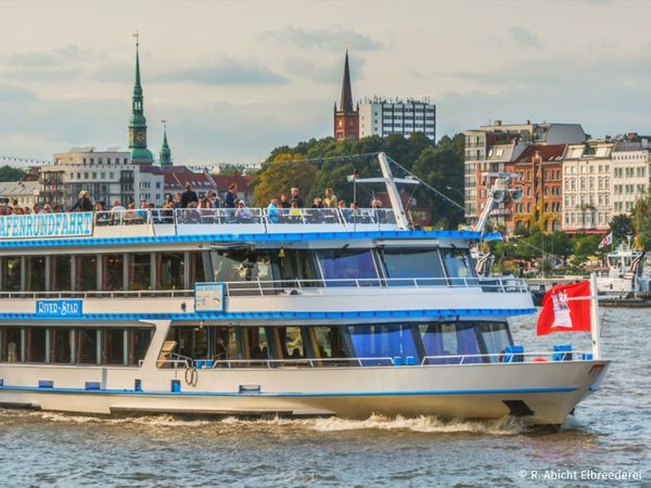 Hamburgs Große Silvesterfeier 2023 auf der MS RIVER STAR und 3 Übernachtungen im Crowne Plaza Hamburg