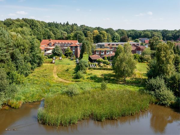 Silvesterveranstaltung: Silvester & Wellness in Ostfriesland 2025/2026: Entspannter Jahreswechsel im Köhlers Forsthaus Aurich