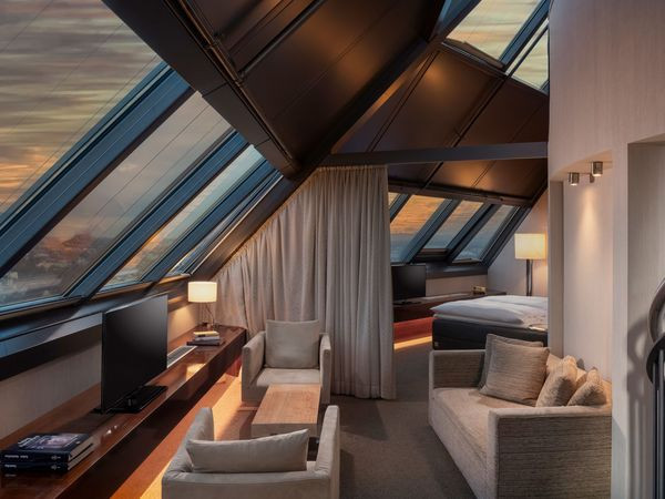 Silvester im Mövenpick Hotel Hamburg – 2 oder 3 Tage mit Gourmet-Buffet, Aperitif & Party in der CAVE Bar