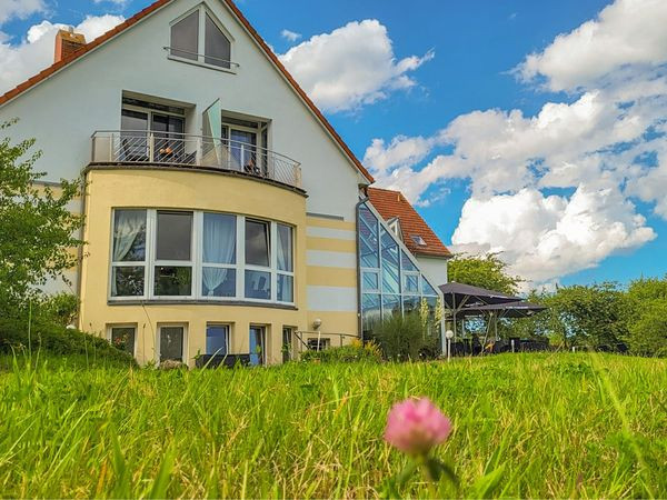 Flyer der Silvesterveranstaltung: 6 Tage Silvesterurlaub auf Rügen – Feiern & Genießen im Inselhotel Kleiner Bodden