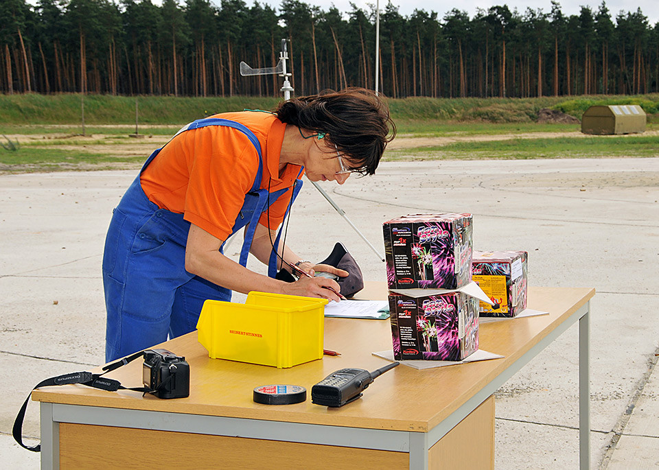 ©Foto: BAM Bundesanstalt für Materialforschung und -prüfung, Die Ergebnisse werden unmittelbar nach der Prüfung dokumentiert.