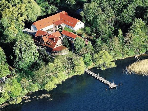 Jahreswechsel am Tollensesee – 3 Nächte voller Natur, Genuss & Silvesterzauber im Seehotel Heidehof
