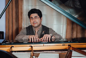 Silvesterveranstaltung: Neujahrskonzert mit Albert Mamriev am Piano: „Le‘Chaim! Auf das Leben