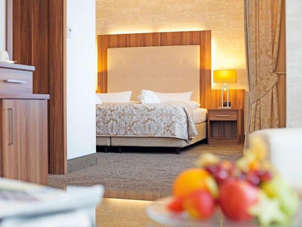 Flyer der Silvesterveranstaltung: Silvester in Hamburg – stilvoller Jahreswechsel mit 4-Gang-Menü im Best Western Plus Hotel Böttcherhof