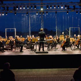 LOUDER! – Symphonischer Zirkus zu Silvester 2025