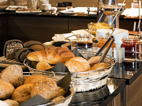 Silvester auf dem Rhein: Schiffsparty mit Buffet & DJ - 3 Tage im Best Western