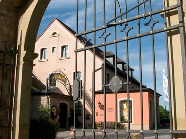Silvester 2024/2025 im fränkischen Weinland – Genuss & Feierlichkeit im AKZENT Hotel Franziskaner