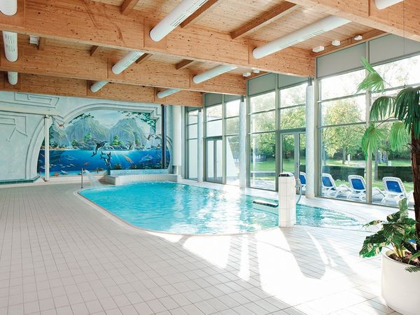 Flyer der Silvesterveranstaltung: Ruhige Silvester Auszeit in Bad Boll - erholsame Tage im Seminaris Hotel
