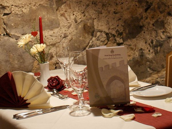 Romantik pur im Burghotel Staufenberg – Ein unvergesslicher Aufenthalt in historischer Kulisse