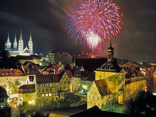 Flyer der Silvesterveranstaltung: Silvester in Bamberg – UNESCO-Welterbe, Stadtführung & festliches 3-Gänge-Menü