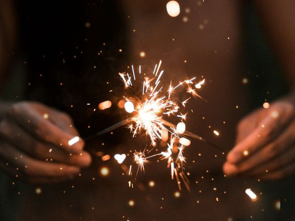 Flyer der Silvesterveranstaltung: Feuerwerk der Sinne - Silvester 2024 im Weinhotel Fritz Walter