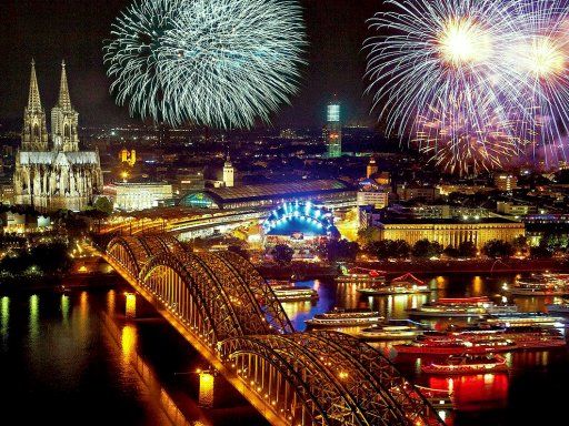 Flyer der Silvesterveranstaltung: Silvesterreise nach Köln: Schiff, Stadtrundfahrt & Designer-Hotel – einzigartiger Jahreswechsel 25/26 am Rhein